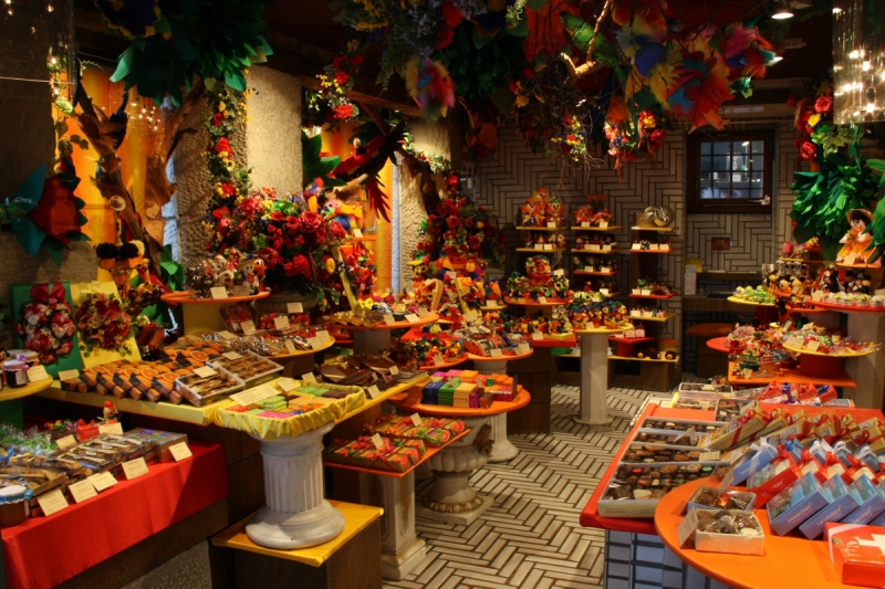 boutique-BELGENTIER-min_candy_store_chocolate_shop_chocolate_switzerland-393515