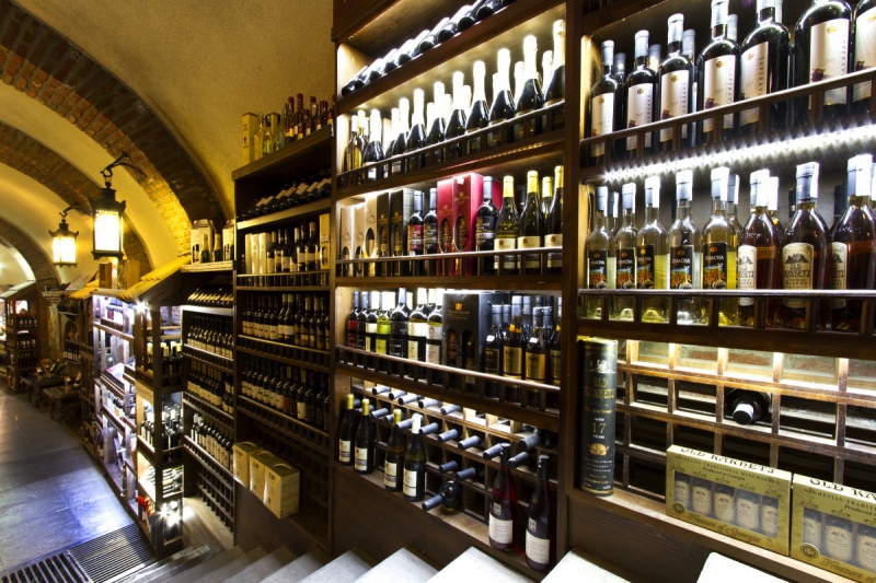 boutique-BELGENTIER-min_world_street_travel_shop_canon_georgia_wine_bottles-429767